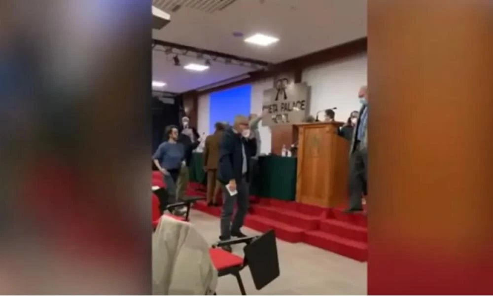 Ιταλία: Εισβολή αντιεμβολιαστών γιατρών σε συνέδριο του Ιταλικού Ιατρικού Συλλόγου